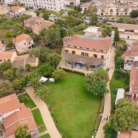 Готель Zeta Club San Teodoro Le Rose Екстер'єр фото