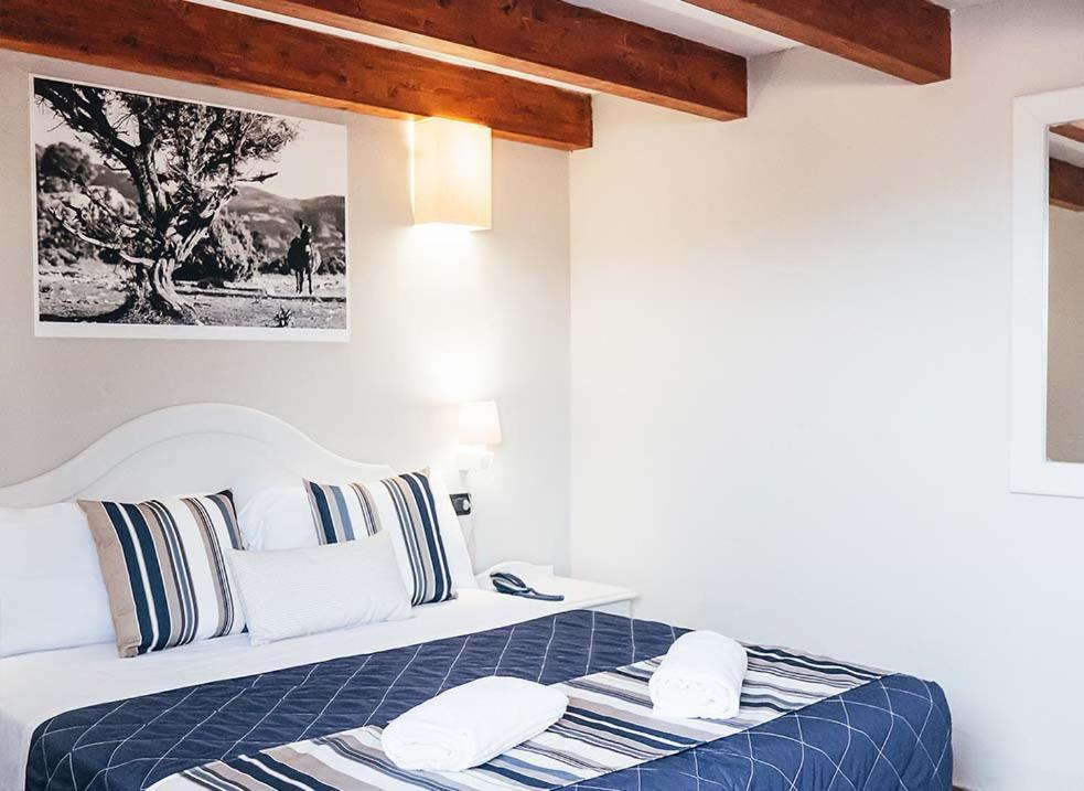 Готель Zeta Club San Teodoro Le Rose Екстер'єр фото