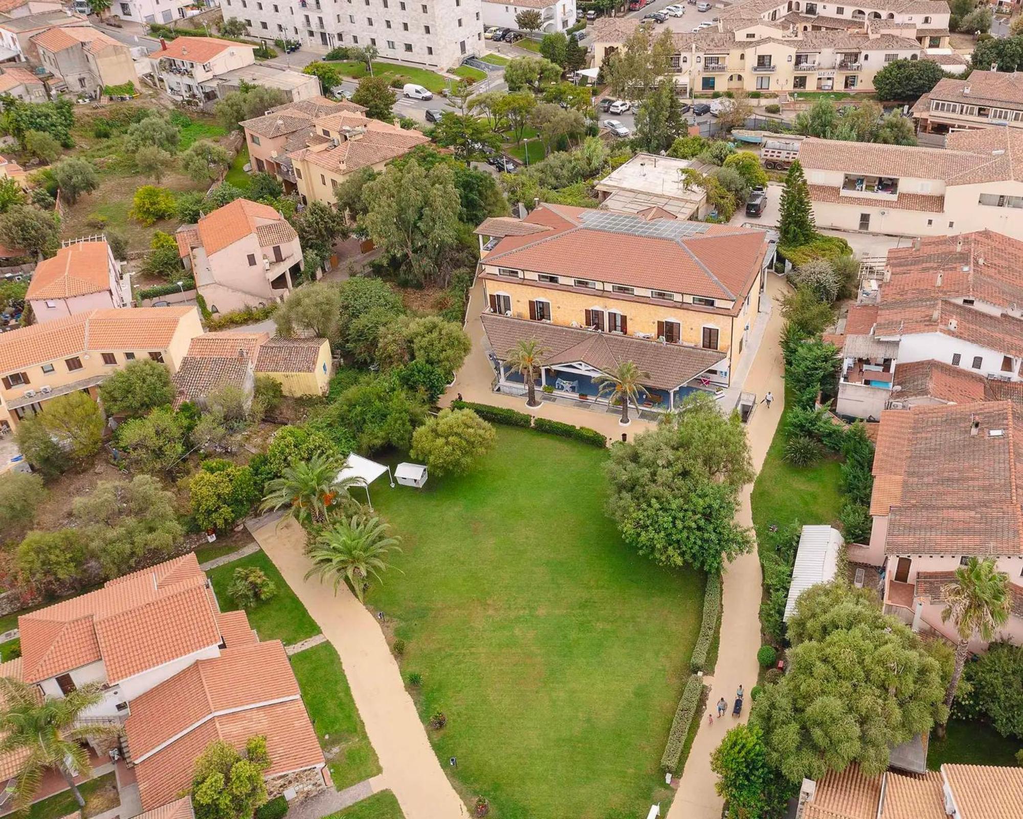 Готель Zeta Club San Teodoro Le Rose Екстер'єр фото