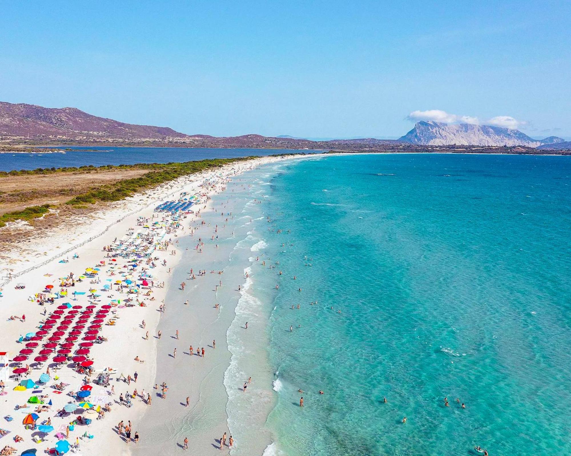 Готель Zeta Club San Teodoro Le Rose Екстер'єр фото