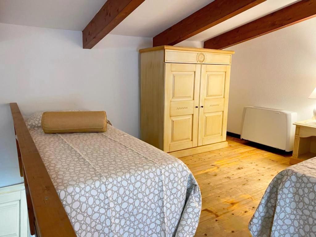 Готель Zeta Club San Teodoro Le Rose Екстер'єр фото