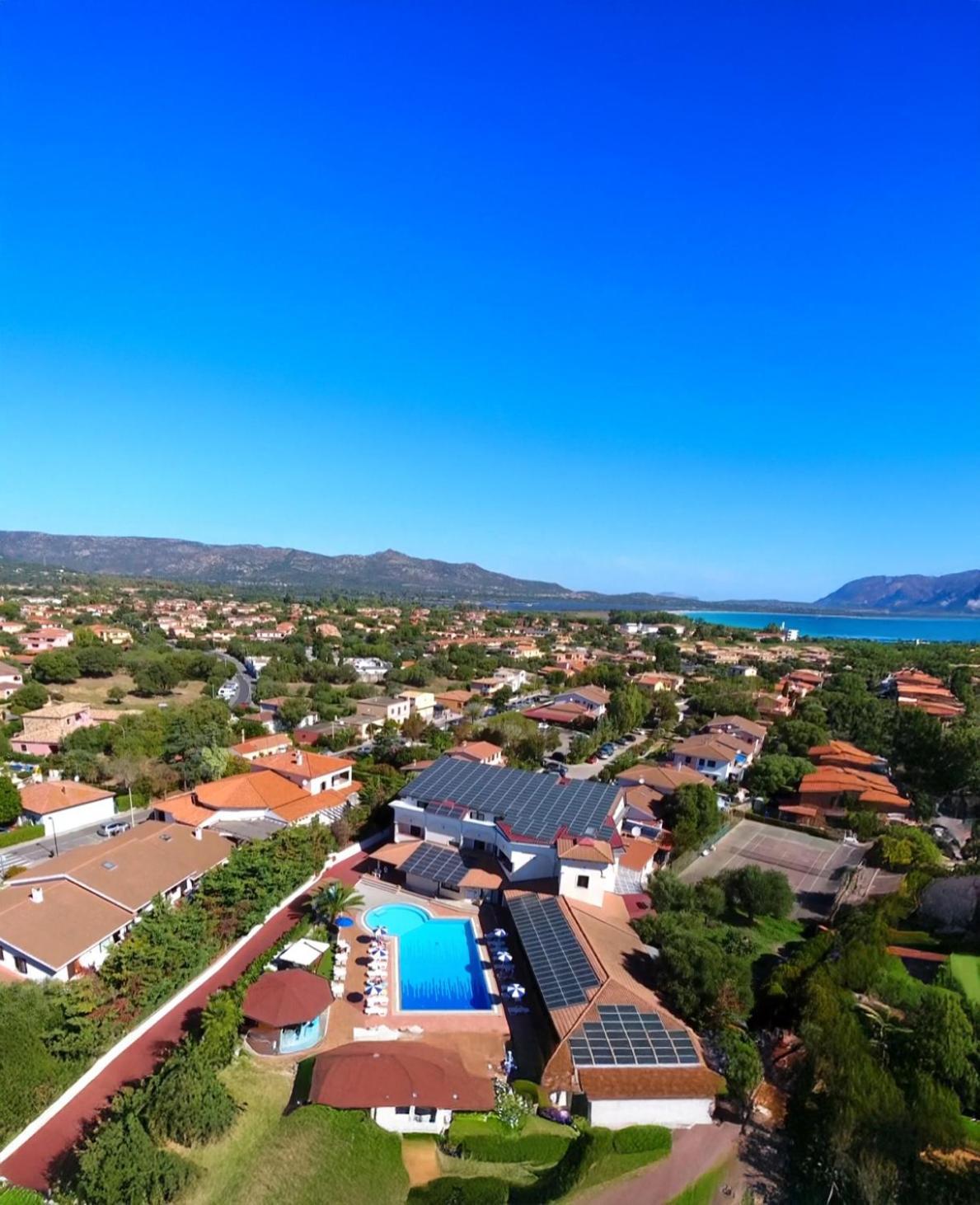 Готель Zeta Club San Teodoro Le Rose Екстер'єр фото